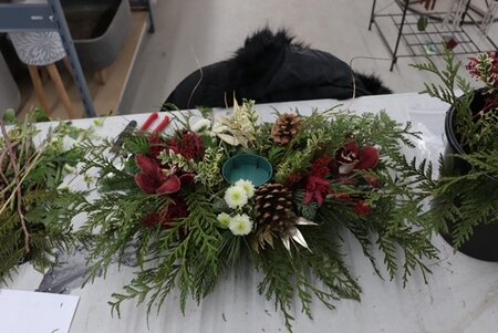 Fresh Christmas Centerpiece Workshop DEC 21 - image 3