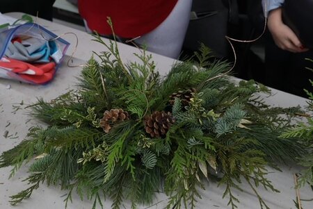 Fresh Christmas Centerpiece Workshop DEC 21 - image 5